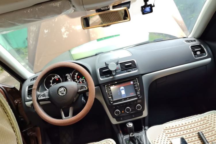 Used Skoda Yeti 2016 1.4TSI DSG Prestige Edition Interior 2