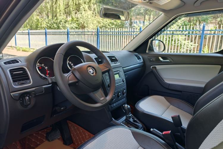 Used Skoda Yeti 2016 1.4TSI DSG Advanced Edition Interior 2