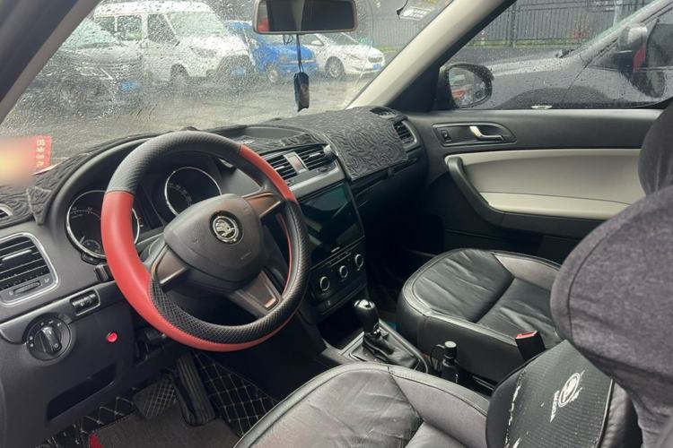 Used Skoda Yeti 2016 1.4TSI DSG Advanced Edition Interior 2