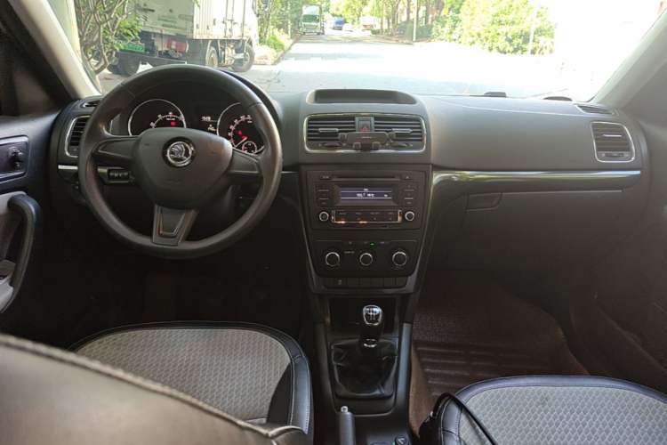 Used Skoda Yeti 2016 1.4TSI Manual Entry-Level Model Interior 2