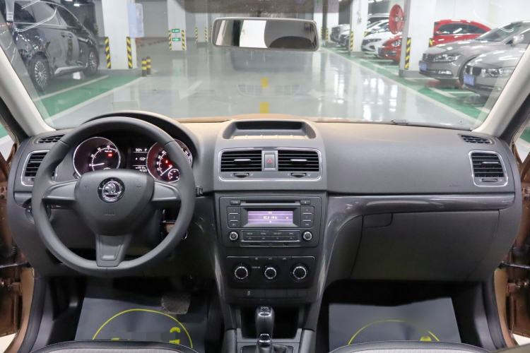 Used Skoda Yeti 2016 1.4TSI DSG Advanced Edition Interior 4