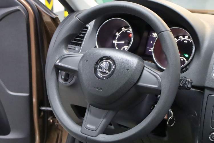 Used Skoda Yeti 2016 1.4TSI DSG Advanced Edition Interior 5