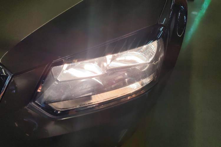 Used Skoda Yeti 2016 1.4TSI DSG Advanced Edition Left Front Headlight