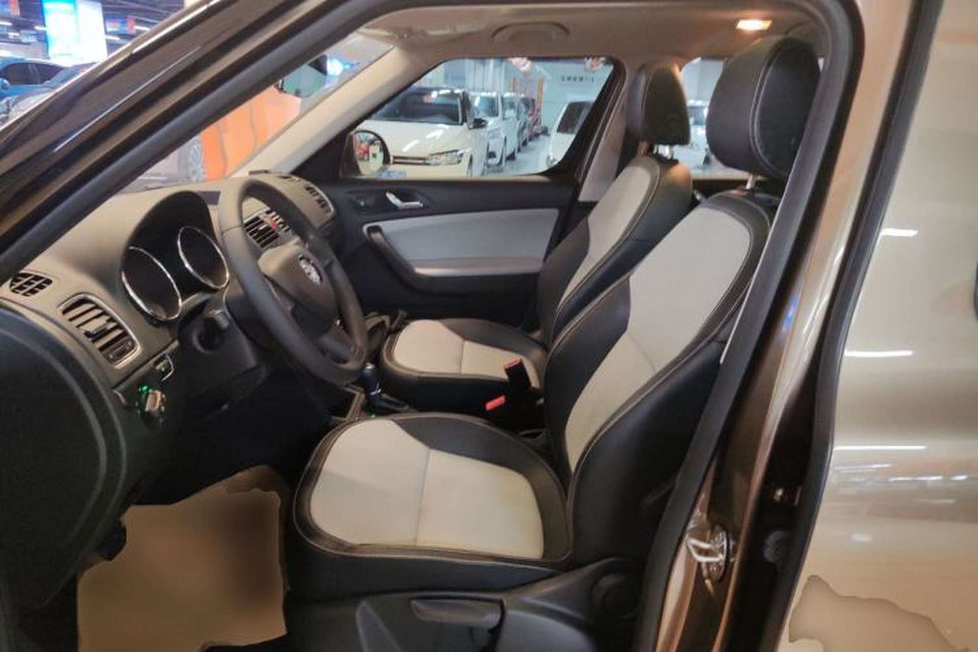 Used Skoda Yeti 2016 1.4TSI DSG Advanced Edition Left Front Seat