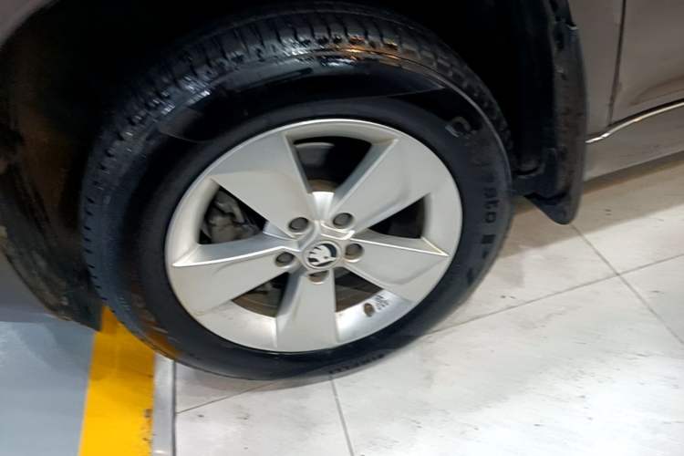 Used Skoda Yeti 2016 1.4TSI DSG Advanced Edition Left Front Wheel Hub