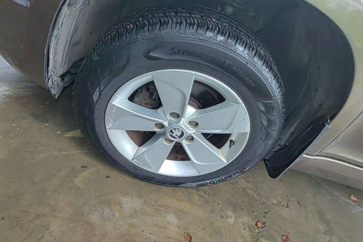 Used Skoda Yeti 2016 1.4TSI DSG Advanced Edition Left Front Wheel Hub