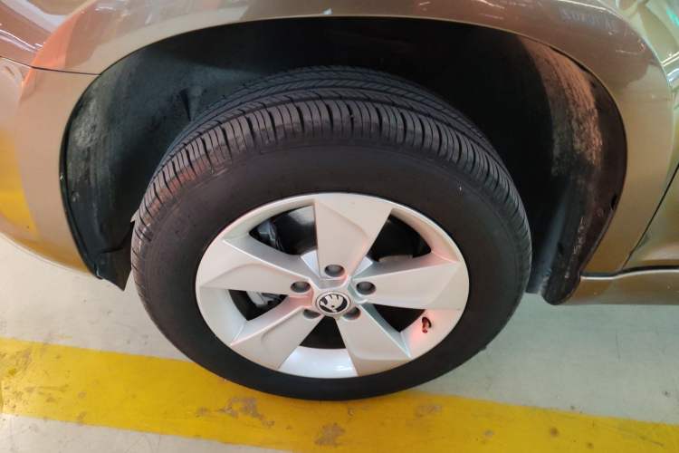 Used Skoda Yeti 2016 1.4TSI DSG Advanced Edition Left Front Wheel Hub