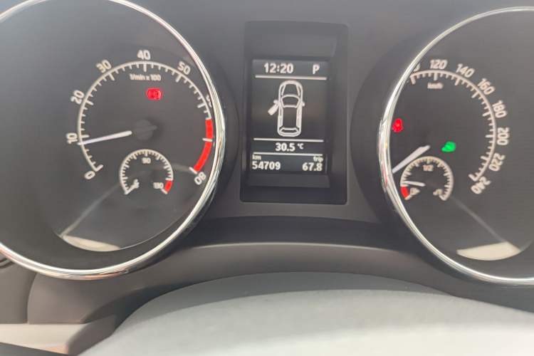 Used Skoda Yeti 2016 1.4TSI DSG Prestige Edition Odometer Close Up