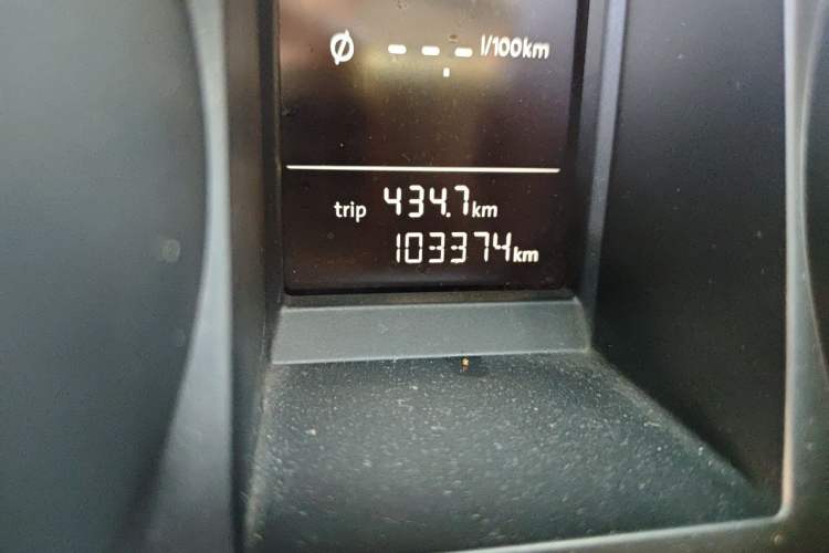 Used Skoda Yeti 2016 1.4TSI DSG Advanced Edition Odometer Close Up