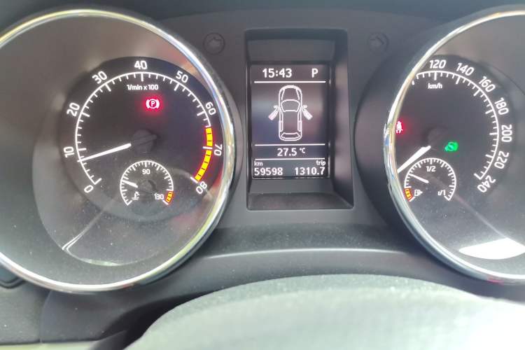Used Skoda Yeti 2016 1.4TSI DSG Prestige Edition Odometer Close Up