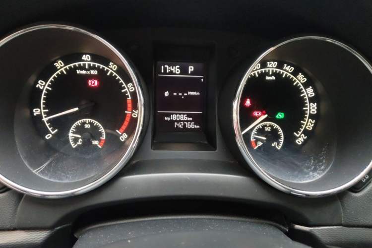 Used Skoda Yeti 2016 1.4TSI DSG Advanced Edition Odometer Close Up
