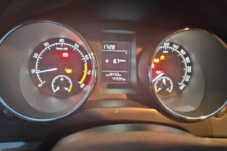 Used Skoda Yeti 2016 1.4TSI Manual Entry-Level Model Odometer Close Up