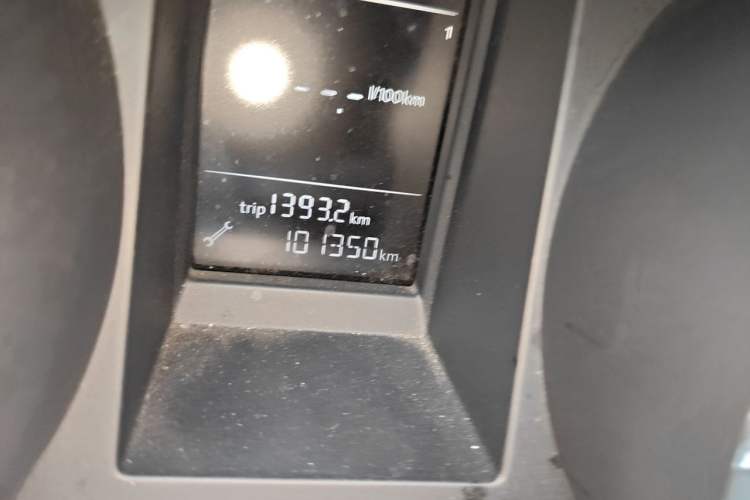 Used Skoda Yeti 2016 1.4TSI DSG Advanced Edition Odometer Close Up