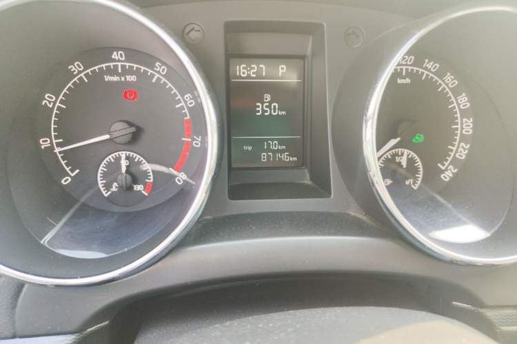 Used Skoda Yeti 2016 1.4TSI DSG Advanced Edition Odometer Close Up