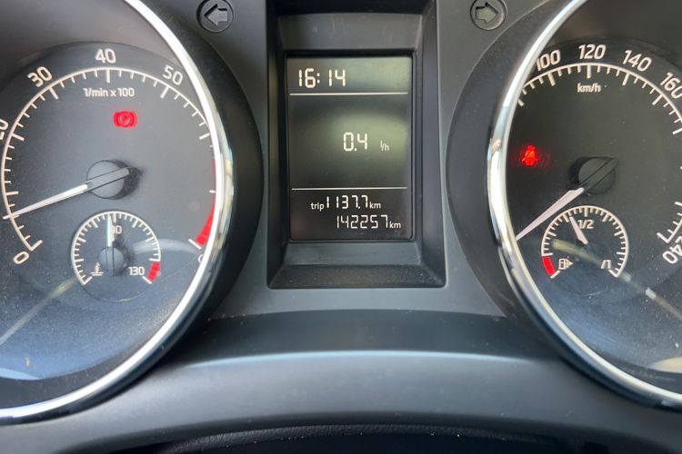 Used Skoda Yeti 2016 1.4TSI Manual Entry-Level Model Odometer Close Up