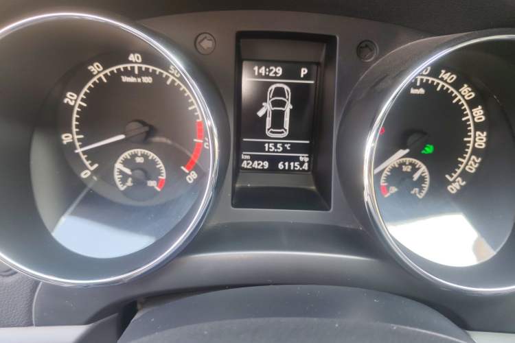 Used Skoda Yeti 2016 1.4TSI DSG Prestige Edition Odometer Close Up