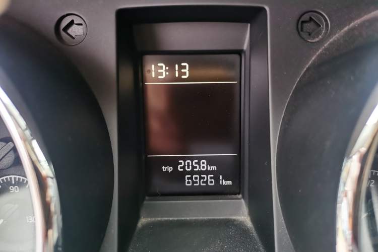 Used Skoda Yeti 2016 1.4TSI DSG Advanced Edition Odometer Close Up