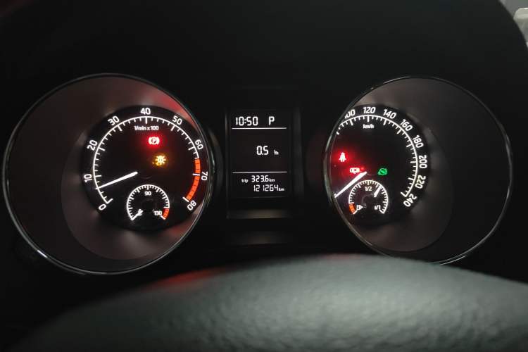 Used Skoda Yeti 2016 1.4TSI DSG Advanced Edition Odometer Close Up