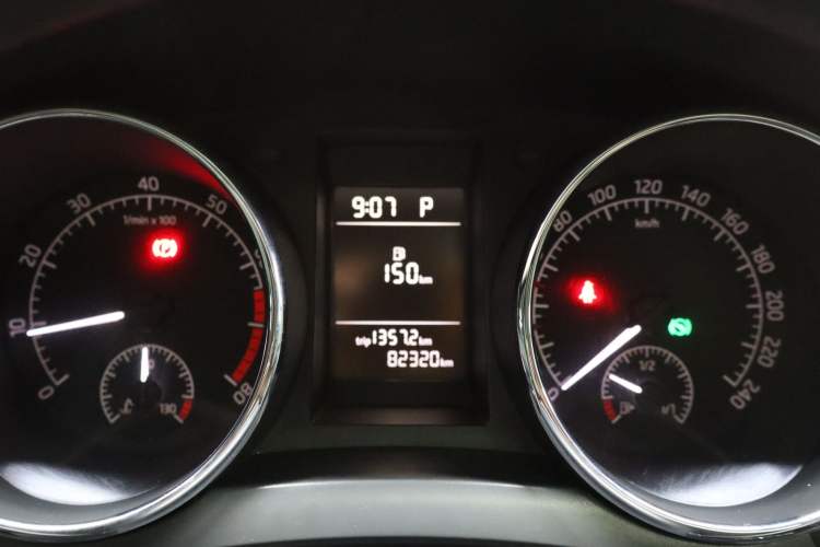 Used Skoda Yeti 2016 1.4TSI DSG Advanced Edition Odometer Close Up