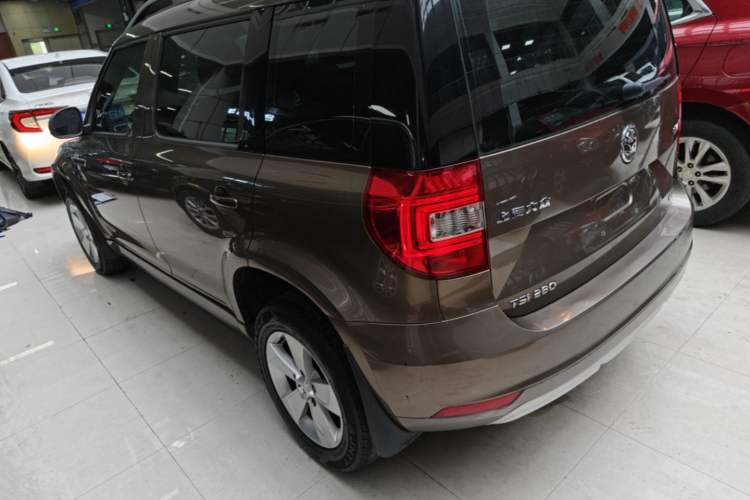 Used Skoda Yeti 2016 1.4TSI DSG Advanced Edition Rear Left 45 Deg