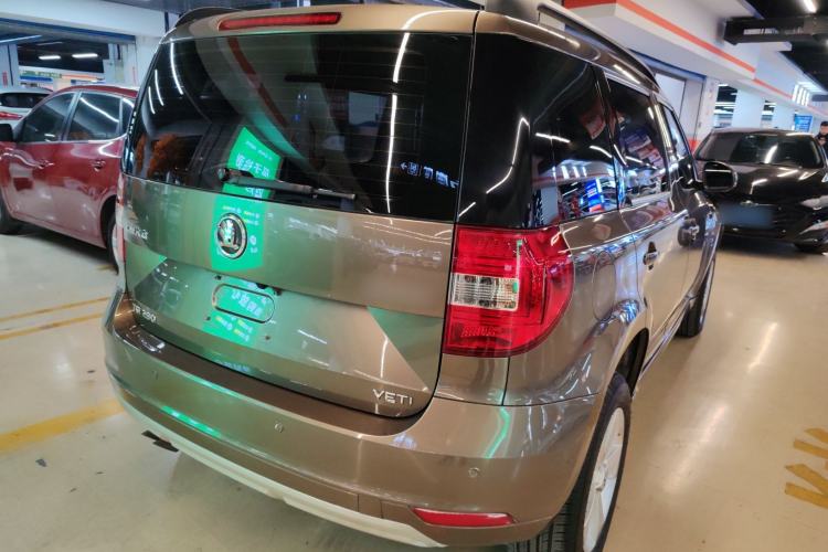 Used Skoda Yeti 2016 1.4TSI DSG Advanced Edition Rear Right 45 Deg