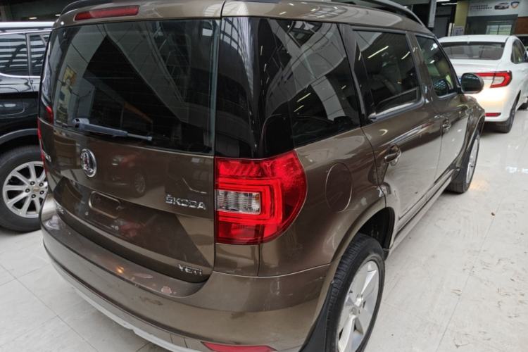 Used Skoda Yeti 2016 1.4TSI DSG Advanced Edition Rear Right 45 Deg