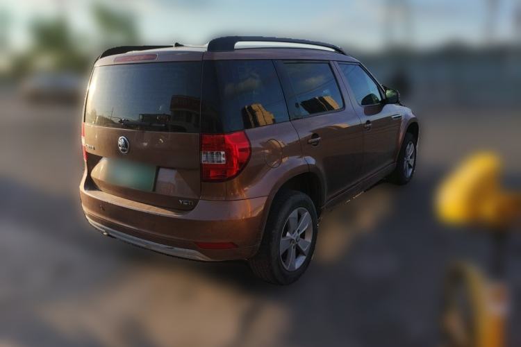 Used Skoda Yeti 2016 1.6L Manual Front-Wheel-Drive Version Rear Right 45 Deg