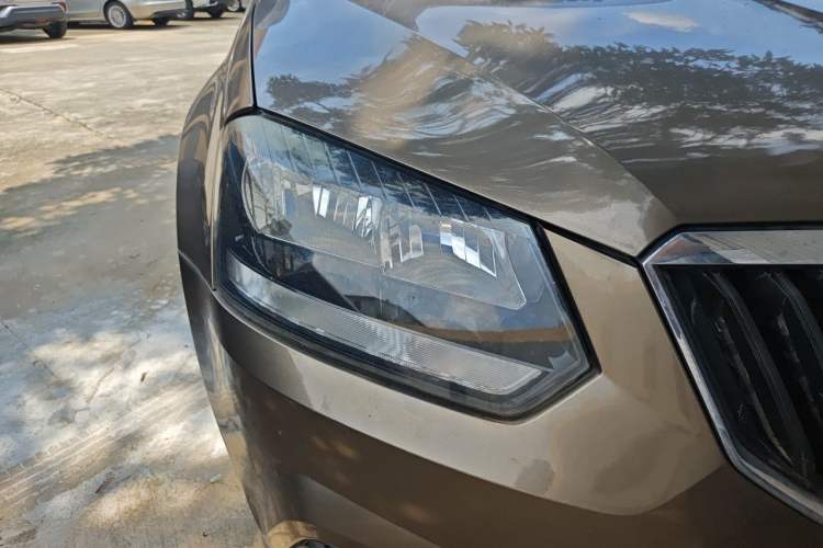 Used Skoda Yeti 2016 1.4TSI DSG Advanced Edition Right Front Headlight