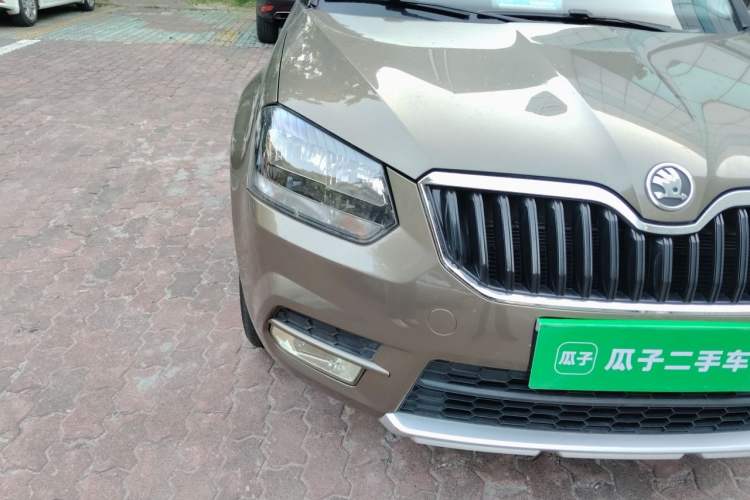 Used Skoda Yeti 2016 1.4TSI DSG Advanced Edition Right Front Headlight