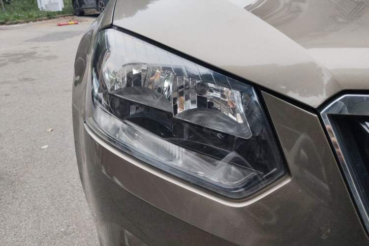 Used Skoda Yeti 2016 1.4TSI DSG Advanced Edition Right Front Headlight