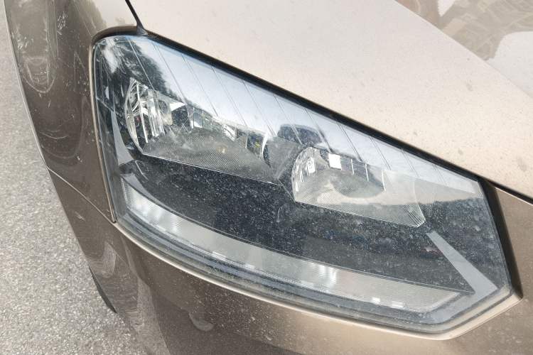Used Skoda Yeti 2016 1.4TSI DSG Advanced Edition Right Front Headlight