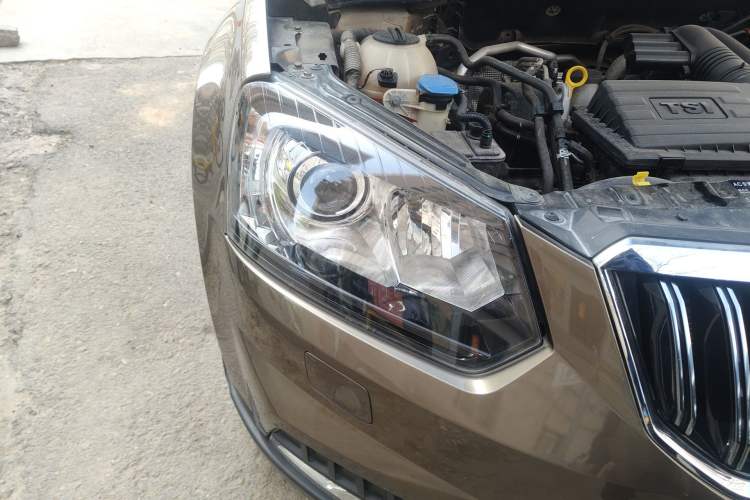 Used Skoda Yeti 2016 1.4TSI DSG Prestige Edition Right Front Headlight