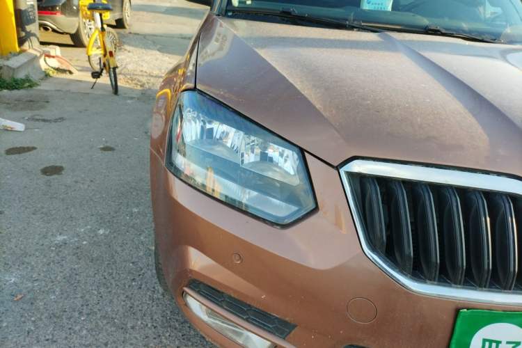 Used Skoda Yeti 2016 1.6L Manual Front-Wheel-Drive Version Right Front Headlight
