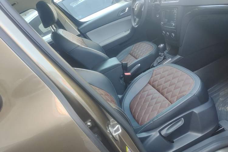 Used Skoda Yeti 2016 1.4TSI DSG Advanced Edition Right Front Seat