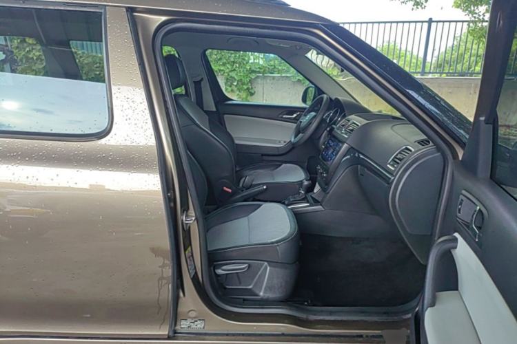 Used Skoda Yeti 2016 1.4TSI DSG Advanced Edition Right Front Seat