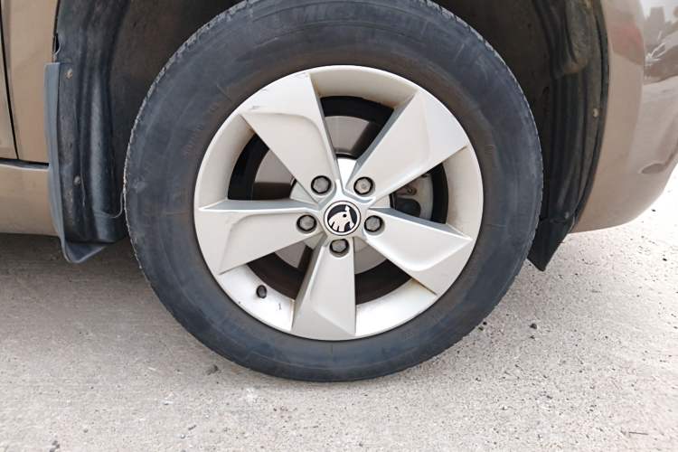 Used Skoda Yeti 2016 1.4TSI DSG Advanced Edition Right Front Wheel Hub