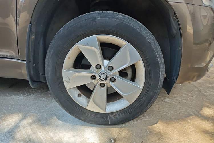 Used Skoda Yeti 2016 1.4TSI DSG Advanced Edition Right Front Wheel Hub
