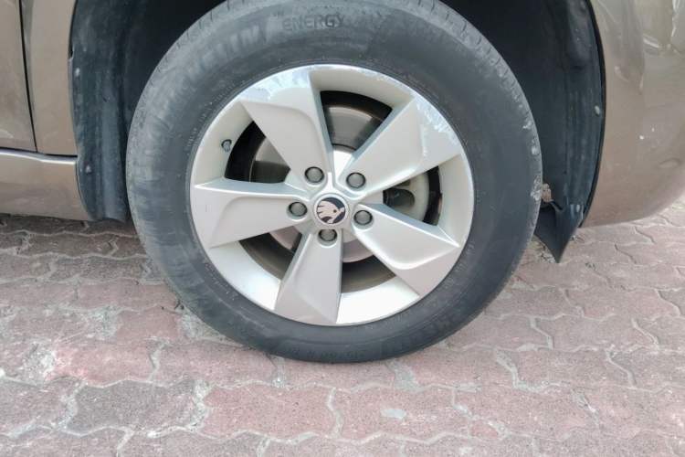 Used Skoda Yeti 2016 1.4TSI DSG Advanced Edition Right Front Wheel Hub
