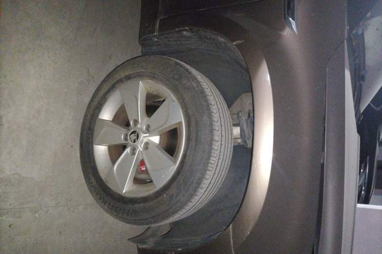 Used Skoda Yeti 2016 1.4TSI Manual Entry-Level Model Right Front Wheel Hub