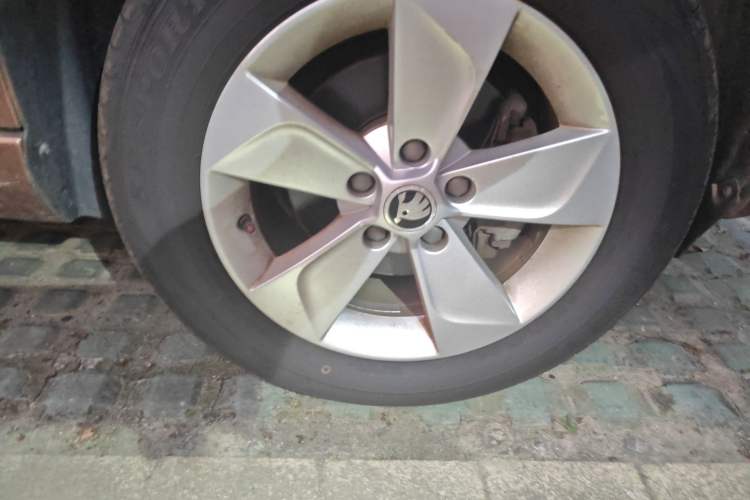 Used Skoda Yeti 2016 1.4TSI Manual Entry-Level Model Right Front Wheel Hub