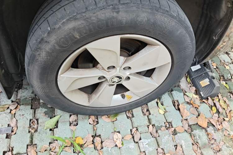 Used Skoda Yeti 2016 1.4TSI DSG Advanced Edition Right Front Wheel Hub