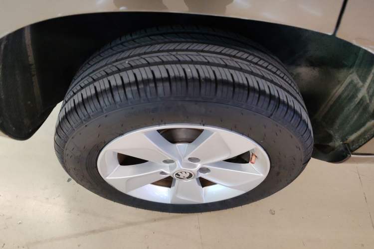 Used Skoda Yeti 2016 1.4TSI DSG Advanced Edition Right Rear Wheel Hub