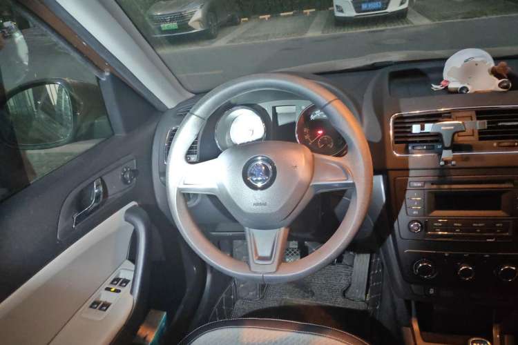 Used Skoda Yeti 2016 1.4TSI Manual Entry-Level Model Steering Wheel