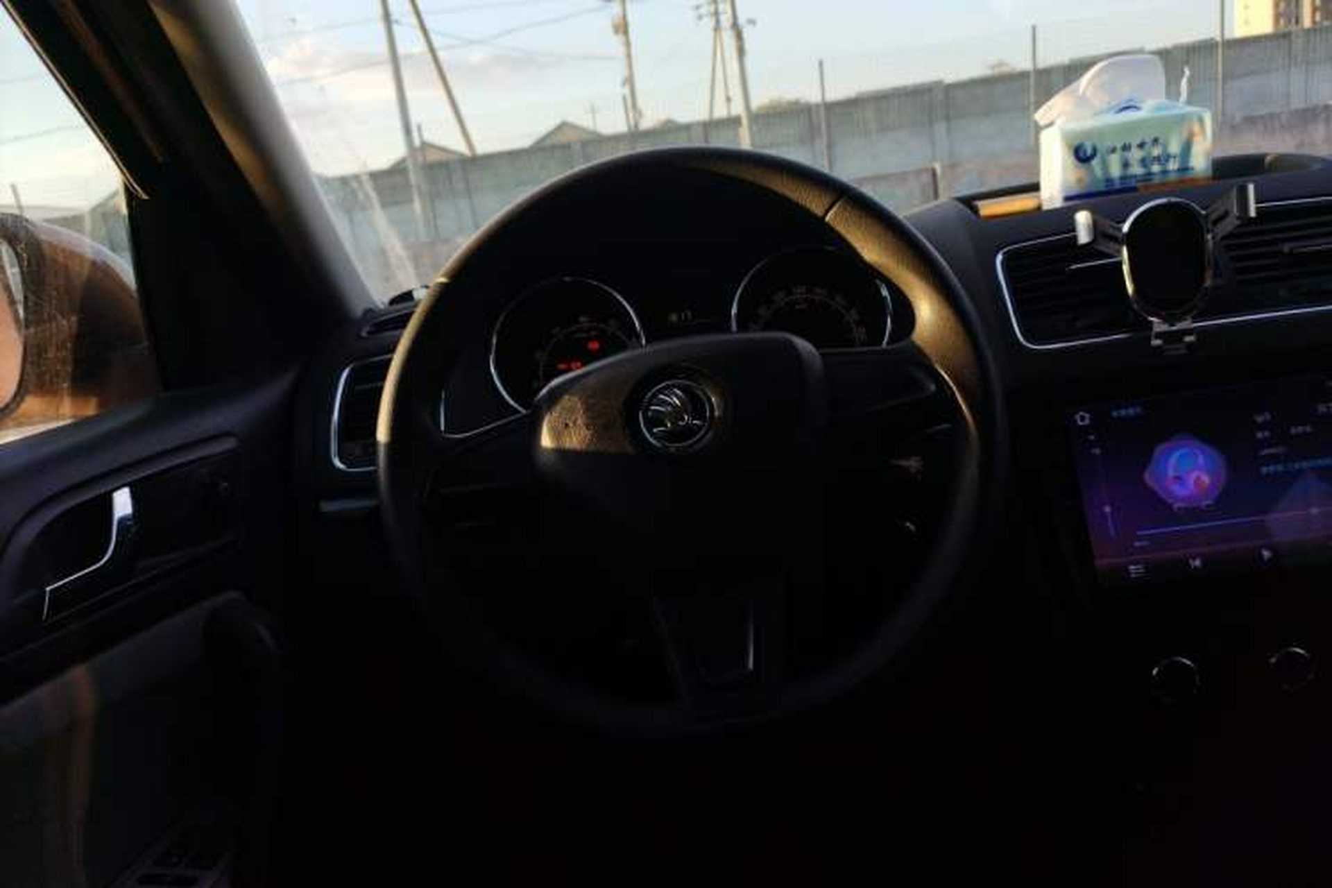 Used Skoda Yeti 2016 1.6L Manual Front-Wheel-Drive Version Steering Wheel