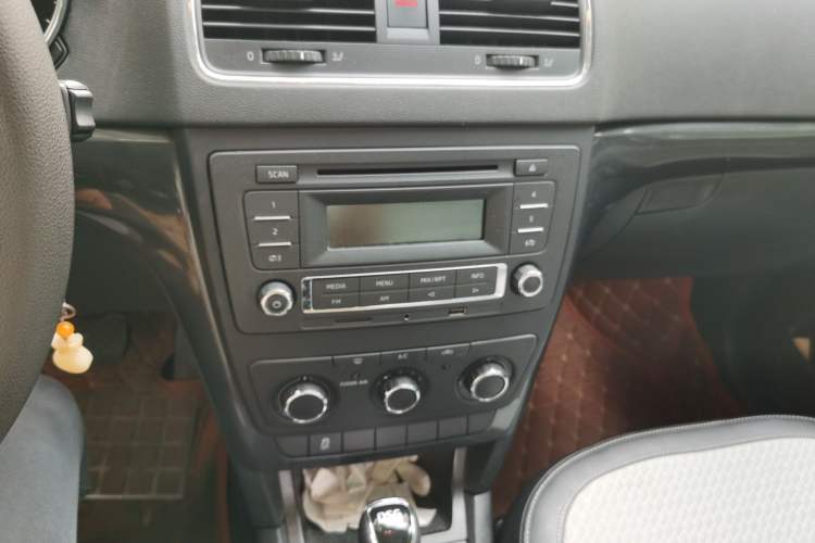 Used Skoda Yeti 2016 1.4TSI DSG Advanced Edition Audio And AC Panel