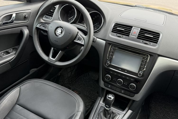 Used Skoda Yeti 2016 1.4TSI DSG Prestige Edition Audio And AC Panel