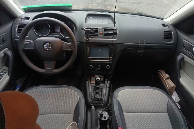 Used Skoda Yeti 2016 1.4TSI DSG Advanced Edition Center Console