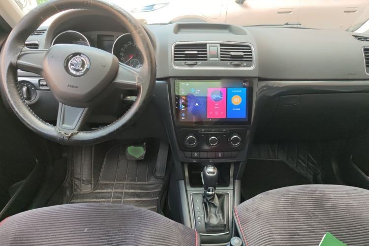 Used Skoda Yeti 2016 1.4TSI DSG Advanced Edition Center Console