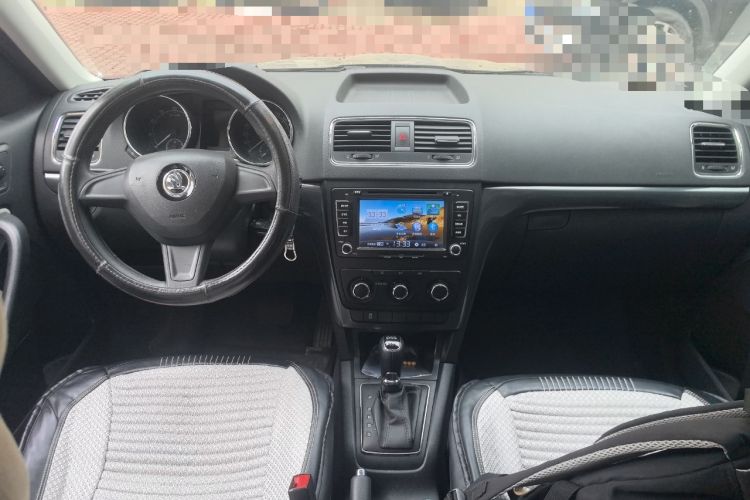 Used Skoda Yeti 2016 1.4TSI DSG Advanced Edition Center Console