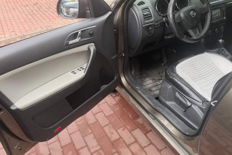 Used Skoda Yeti 2016 1.4TSI DSG Advanced Edition Driver Seat